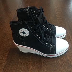 Max Star wedge tennis shoes